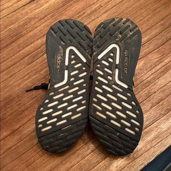 Adidas Black with Gold Stripes Running Shoes size 6 1/2 - Picture 4 of 5